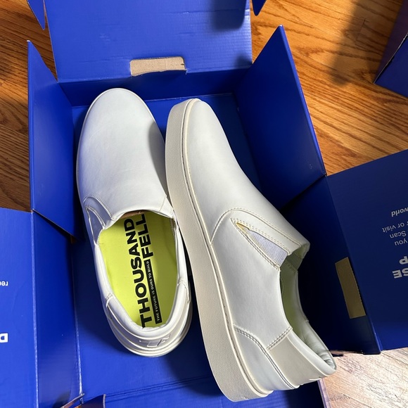 Men’s Brand New Thousand Fell White Slip on Sneakers - Picture 2 of 3